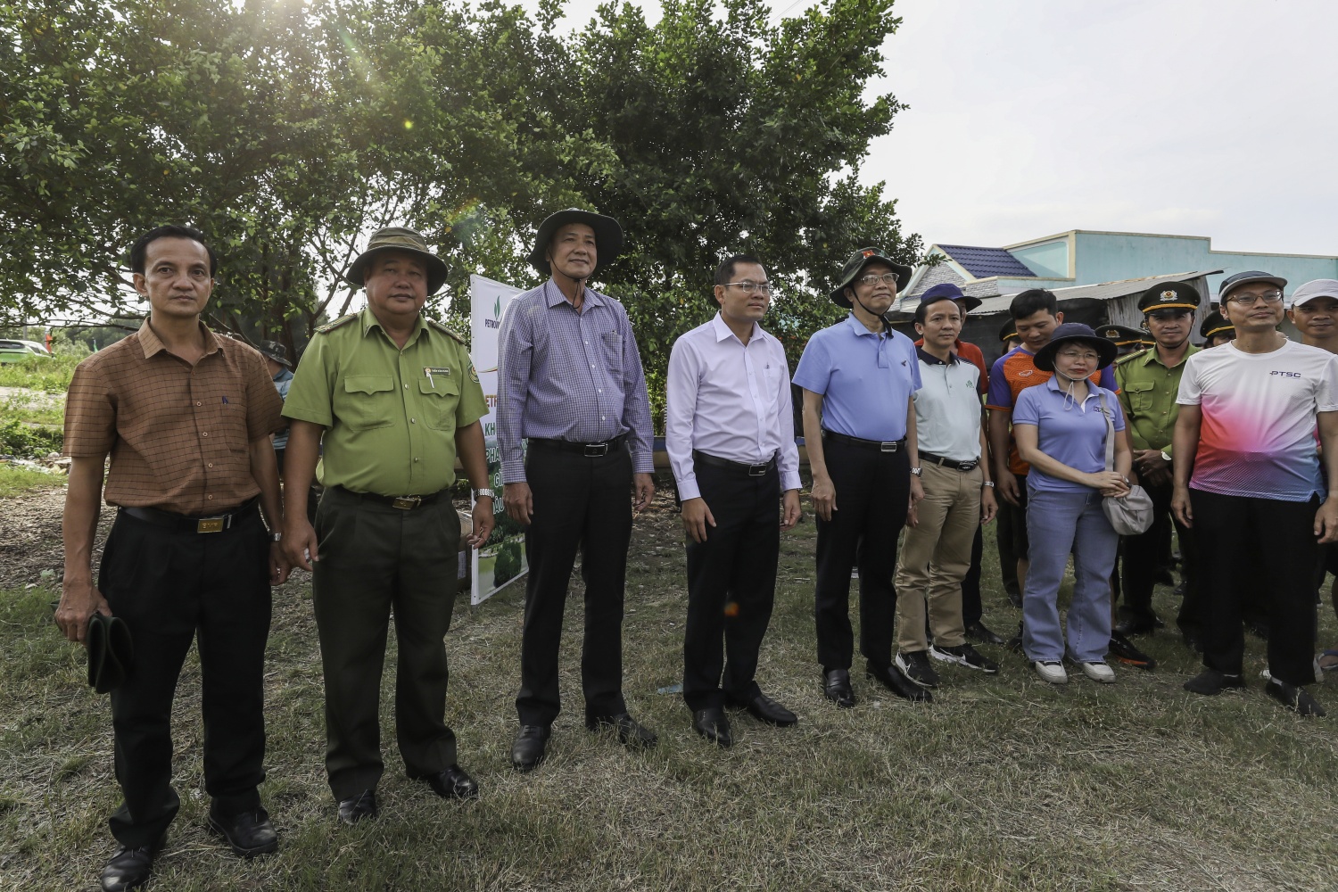 “Triệu bước chân – Ươm mầm bền vững”: Petrovietnam trồng 4.000 cây rừng ngập mặn tại Cà Mau