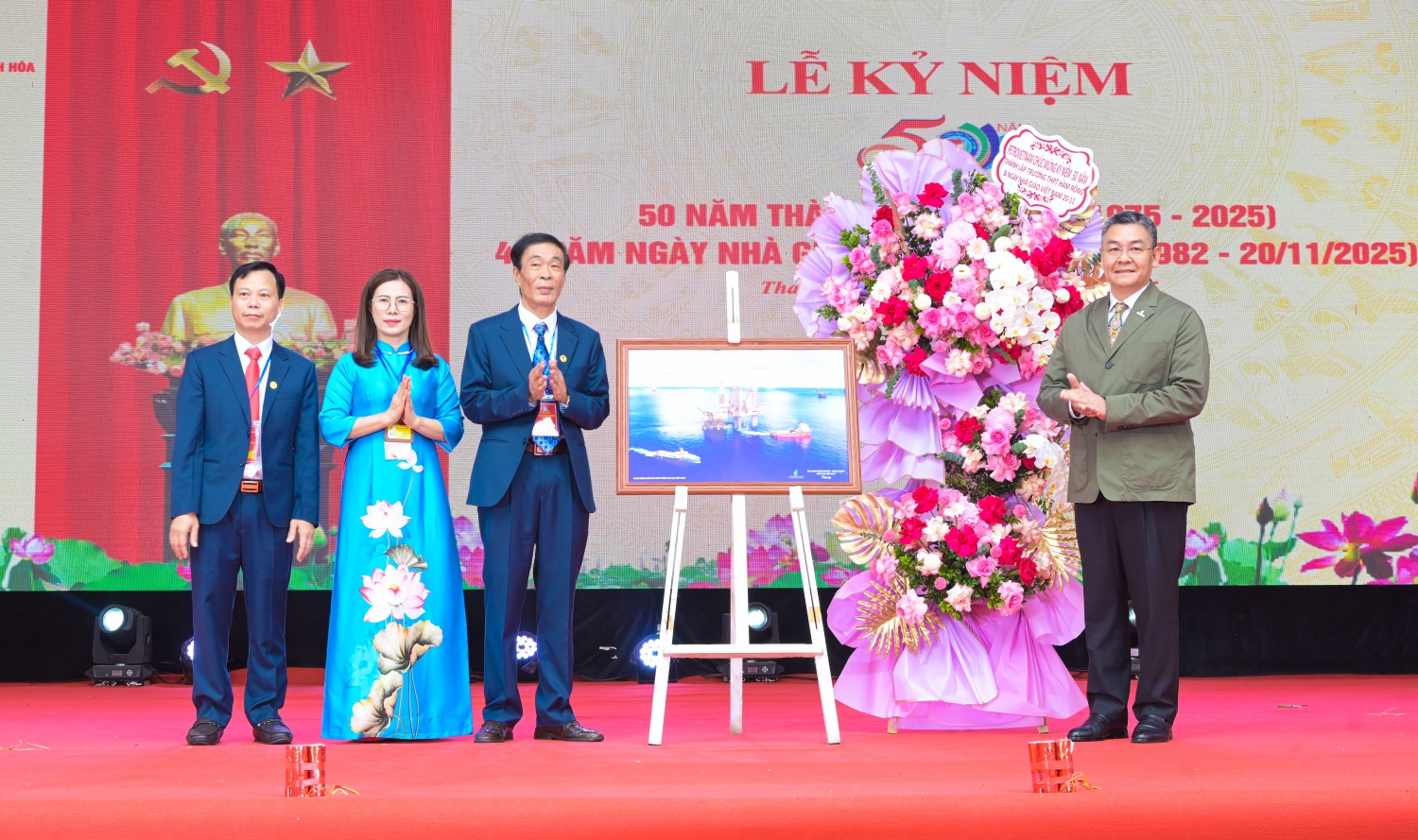 [Chùm ảnh] Petrovietnam khánh thành hai phòng thực hành STEM tại Thanh Hóa