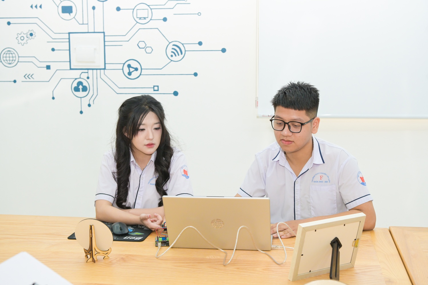 [Chùm ảnh] Petrovietnam khánh thành hai phòng thực hành STEM tại Thanh Hóa