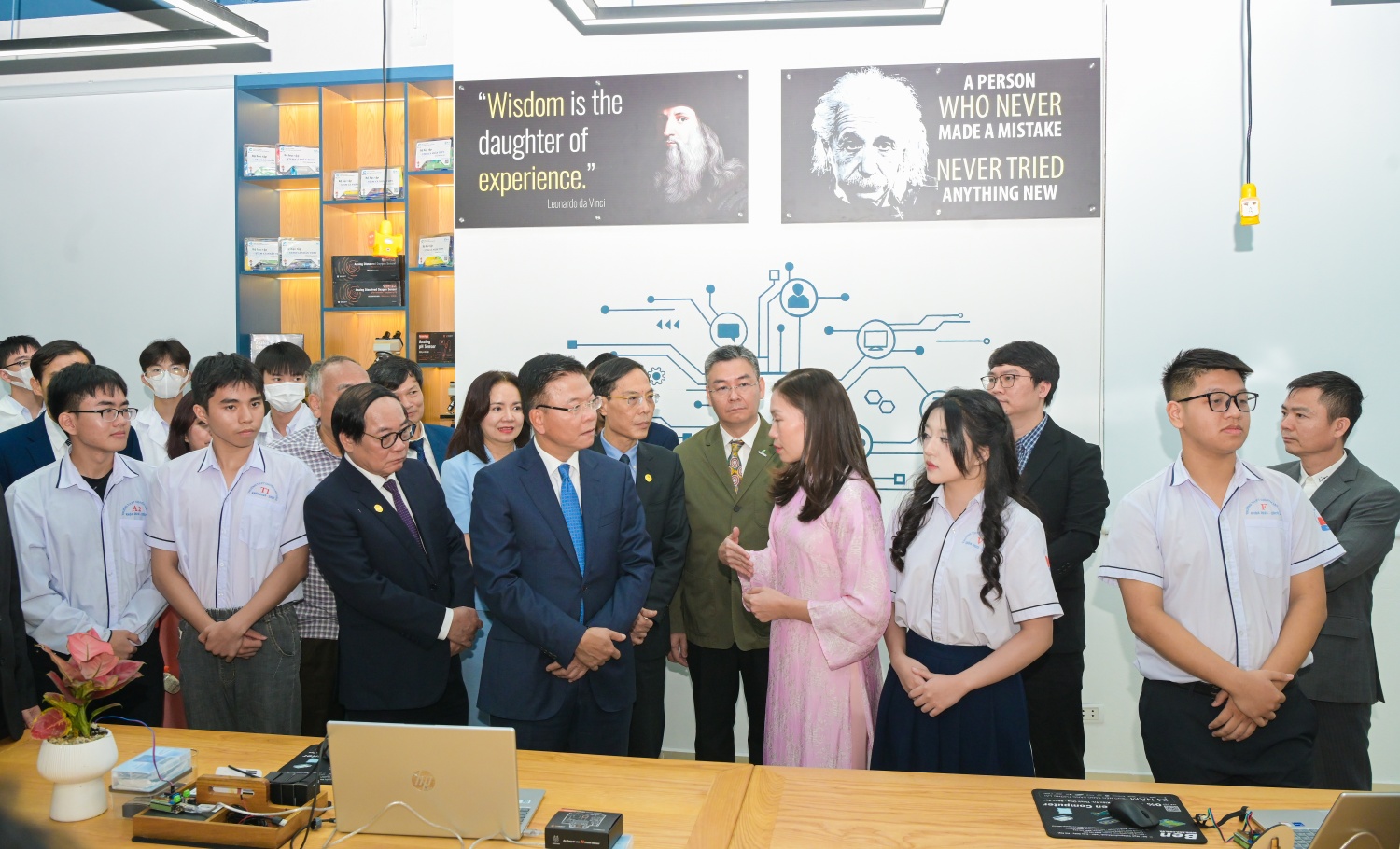 [Chùm ảnh] Petrovietnam khánh thành hai phòng thực hành STEM tại Thanh Hóa