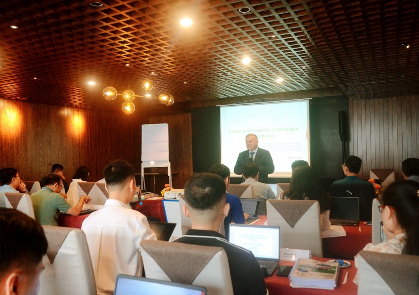 Chuyên gia Azerbaijan dẫn dắt khóa đào tạo về kỹ thuật mỏ và khai thác dầu khí tiên tiến