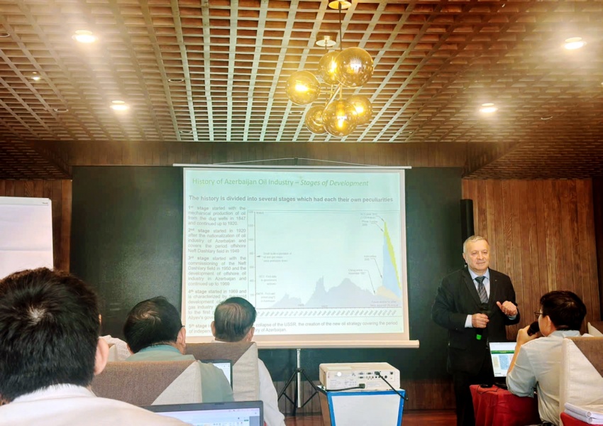Chuyên gia Azerbaijan dẫn dắt khóa đào tạo về kỹ thuật mỏ và khai thác dầu khí tiên tiến