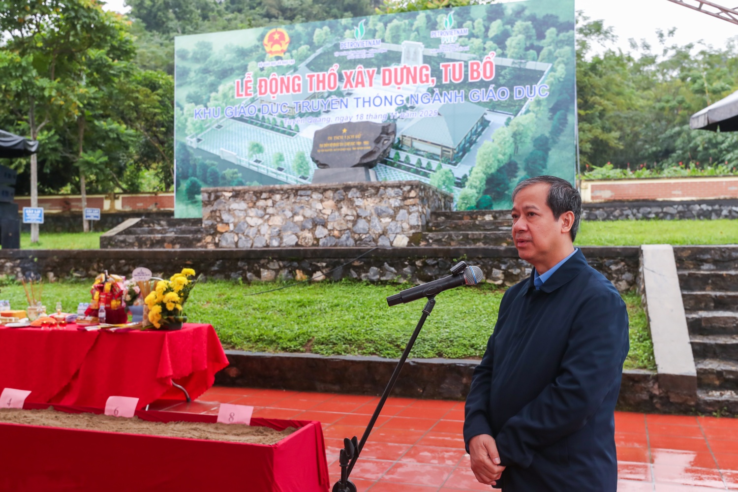 Lễ khởi công xây dựng, tu bổ Khu giáo dục truyền thống ngành Giáo dục tại Tuyên Quang Lễ khởi công xây dựng, tu bổ Khu giáo dục truyền thống ngành Giáo dục tại Tuyên Quang