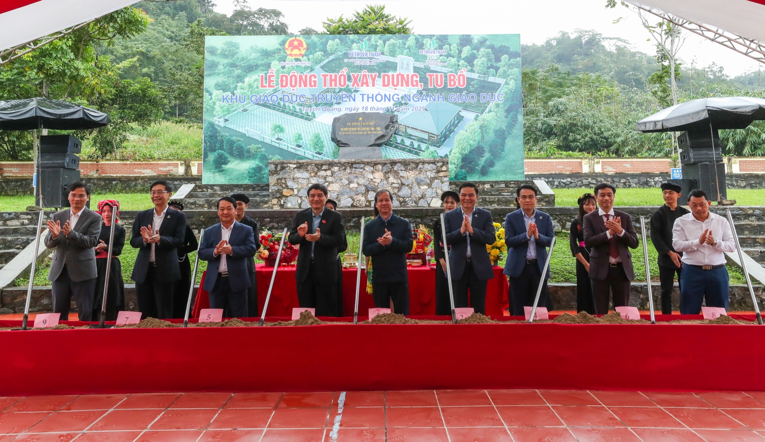 Lễ khởi công xây dựng, tu bổ Khu giáo dục truyền thống ngành Giáo dục tại Tuyên Quang Lễ khởi công xây dựng, tu bổ Khu giáo dục truyền thống ngành Giáo dục tại Tuyên Quang