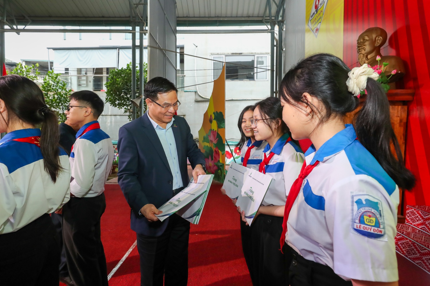 Petrovietnam khánh thành Phòng thực hành giáo dục STEM tại Trường THCS Lê Quý Đôn tỉnh Tuyên Quang Petrovietnam khánh thành Phòng thực hành giáo dục STEM tại Trường THCS Lê Quý Đôn tỉnh Tuyên Quang