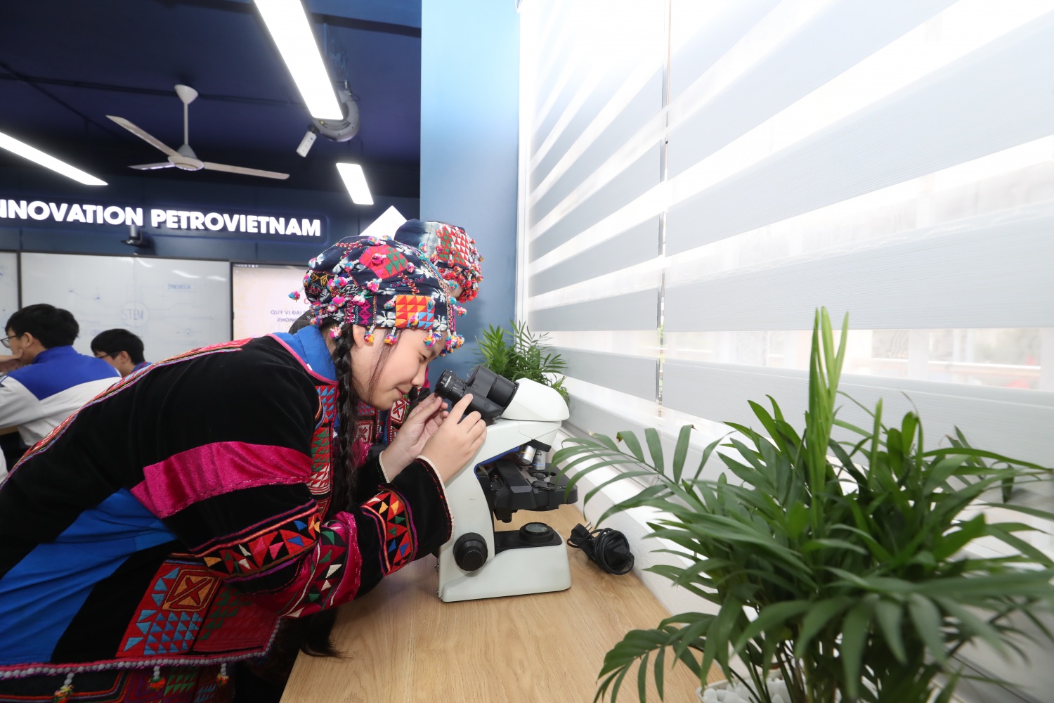 [Chùm ảnh] Một bước tiến đầy tự hào: Khánh thành Phòng STEM tại Tuyên Quang