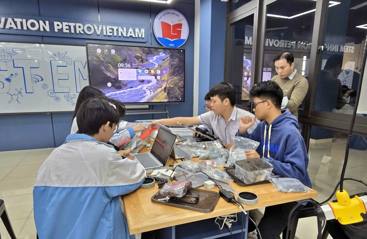 Khi STEM Innovation Petrovietnam thắp lên ngọn lửa sáng tạo từ Bắc vào Nam Khi STEM Innovation Petrovietnam thắp lên ngọn lửa sáng tạo từ Bắc vào Nam