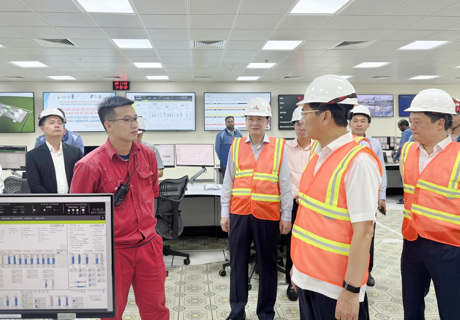 Phó Thủ tướng Bùi Thanh Sơn kiểm tra tiến độ Dự án Nhơn Trạch 3 & 4: Hoàn thành 99,15%, sẵn sàng vận hành thương mại Phó Thủ tướng Bùi Thanh Sơn kiểm tra tiến độ Dự án Nhơn Trạch 3 và 4: Hoàn thành 99,15%, sẵn sàng vận hành thương mại