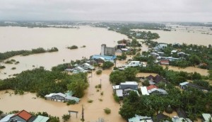 Miền Trung tiếp tục mưa lớn, lũ xuống chậm