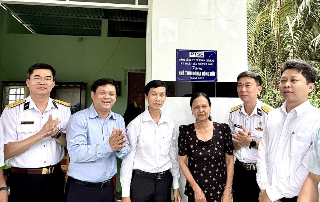 Hội Cựu chiến binh PTSC trao nhà “Nghĩa tình đồng đội” tại Vĩnh Long