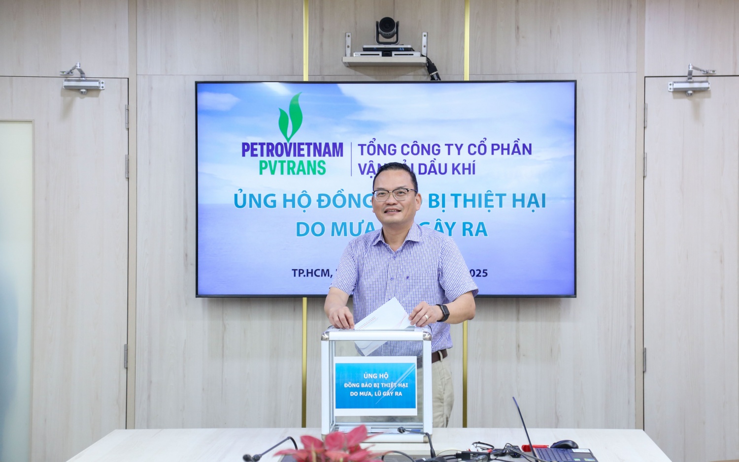 Các đơn vị Petrovietnam đồng loạt phát động quyên góp ủng hộ đồng bào vùng lũ Các đơn vị Petrovietnam đồng loạt phát động quyên góp ủng hộ đồng bào vùng lũ