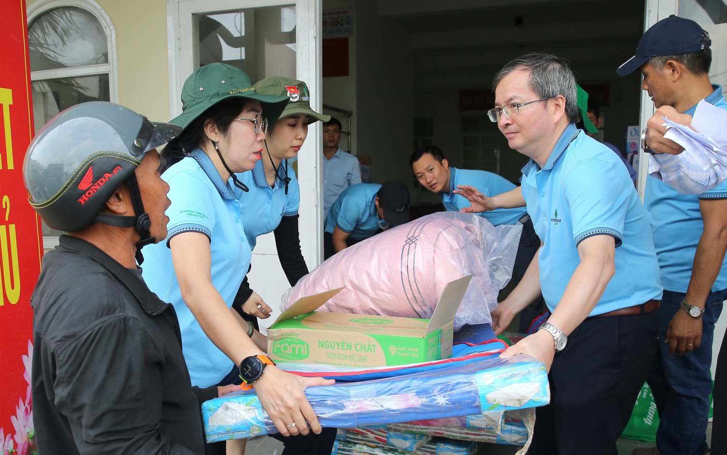 BSR hướng về vùng lũ Đắk Lắk: Những chuyến hàng ấm áp tình người BSR hướng về vùng lũ Đắk Lắk: Những chuyến hàng ấm áp tình người