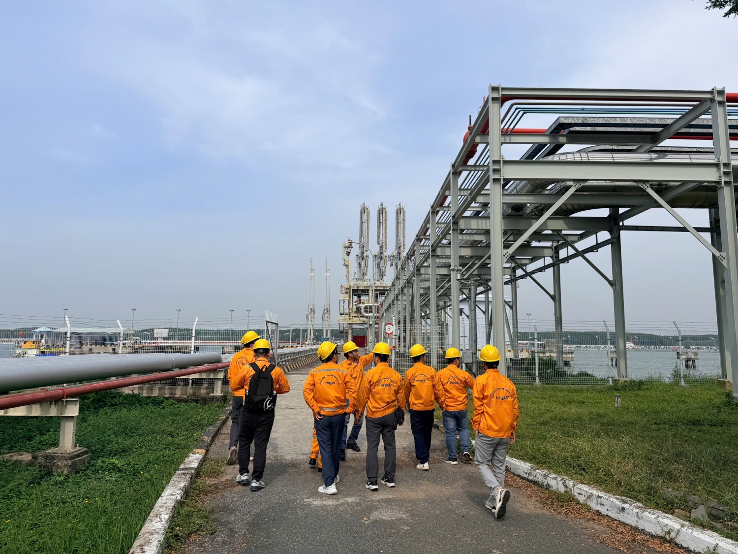 Đoàn học viên lớp “Lãnh đạo tương lai Petrovietnam 2025 trải nghiệm thực tế tại Kho cảng LNG Thị Vải