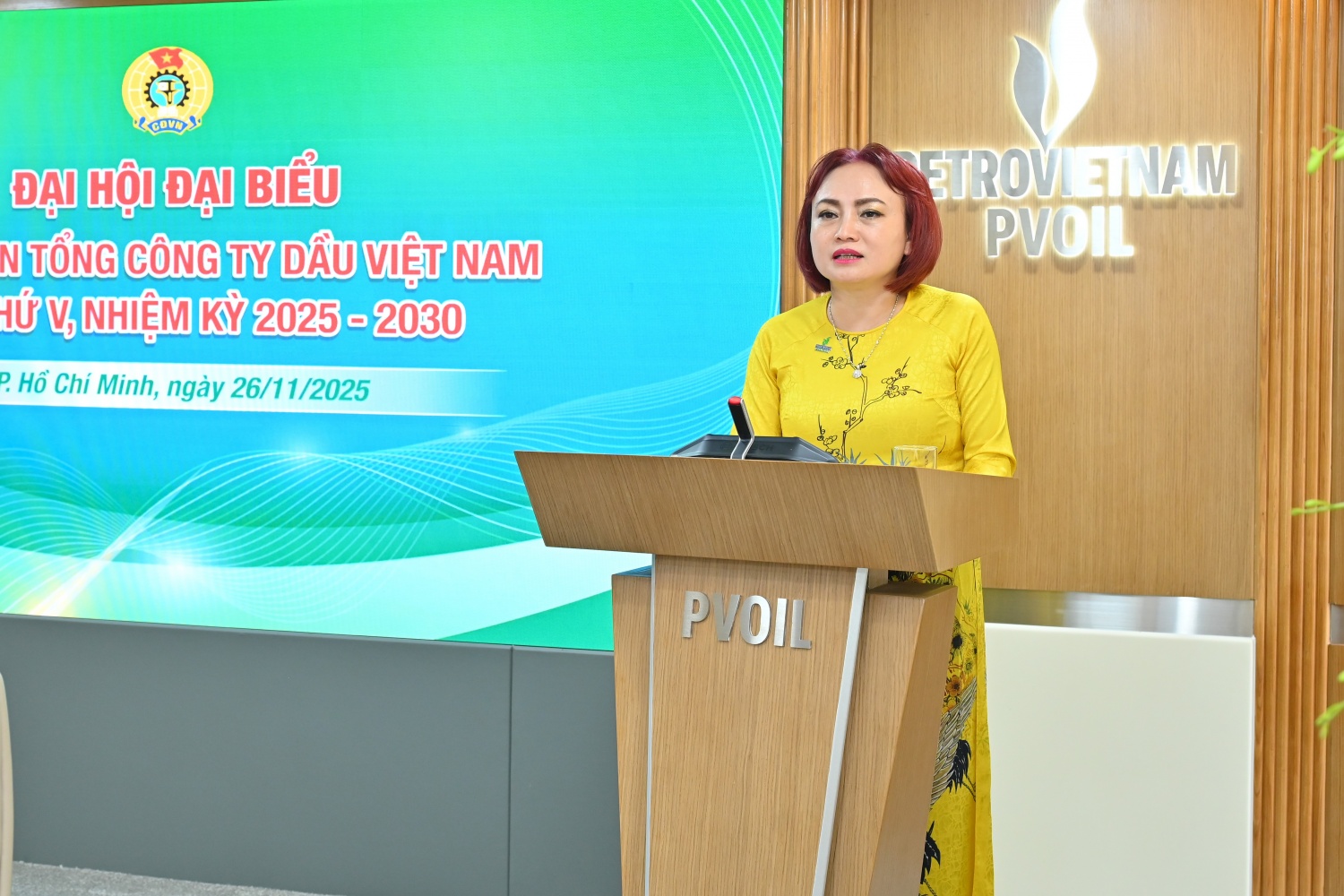 Đ/c Nghiêm Thùy Lan – Chủ tịch Công đoàn Petrovietnam chỉ đạo Đại hội