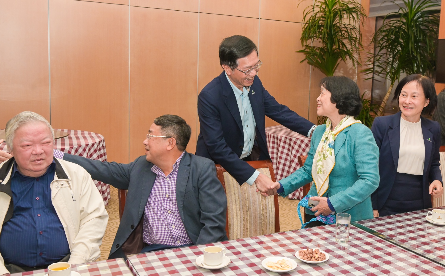 Petrovietnam tri ân cán bộ lãnh đạo qua các thời kỳ nhân kỷ niệm Ngày truyền thống ngành Dầu khí Việt Nam