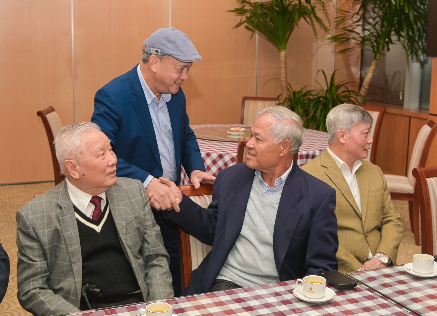 Petrovietnam tri ân nguyên cán bộ lãnh đạo qua các thời kỳ nhân dịp kỷ niệm truyền thống ngành Dầu khí