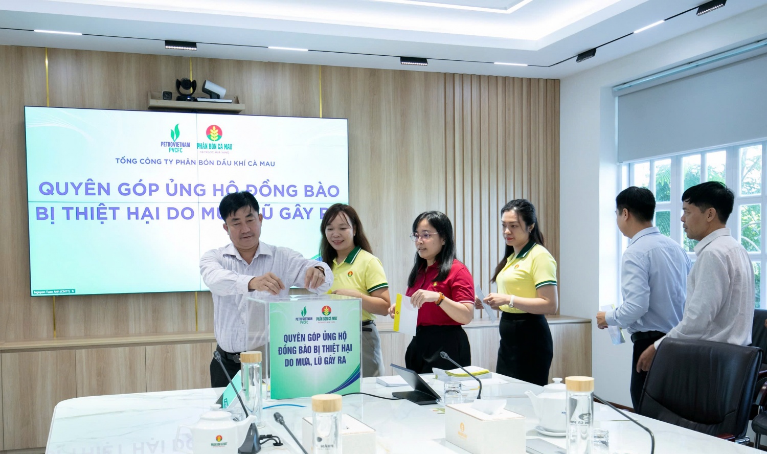 PVCFC tổ chức quyên góp ủng hộ đồng bào miền Trung bị thiệt hại do mưa lũ PVCFC tổ chức quyên góp ủng hộ đồng bào miền Trung, Tây Nguyên bị thiệt hại do mưa lũ