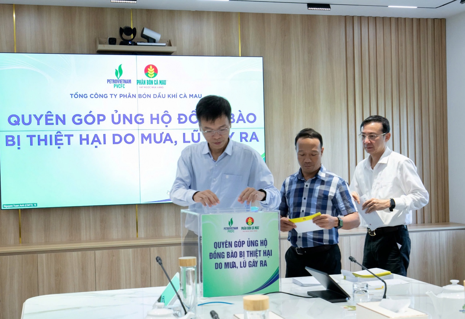 PVCFC tổ chức quyên góp ủng hộ đồng bào miền Trung bị thiệt hại do mưa lũ PVCFC tổ chức quyên góp ủng hộ đồng bào miền Trung, Tây Nguyên bị thiệt hại do mưa lũ