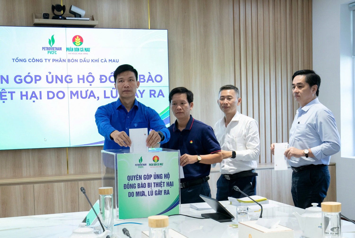 PVCFC tổ chức quyên góp ủng hộ đồng bào miền Trung bị thiệt hại do mưa lũ PVCFC tổ chức quyên góp ủng hộ đồng bào miền Trung, Tây Nguyên bị thiệt hại do mưa lũ