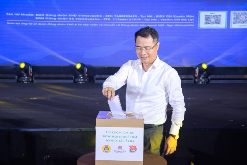 Nối kết cảm xúc, lan tỏa yêu thương – Dấu ấn sẻ chia vì đồng bào vùng lũ Kết nối cảm xúc, lan tỏa yêu thương - Dấu ấn sẻ chia vì đồng bào vùng lũ