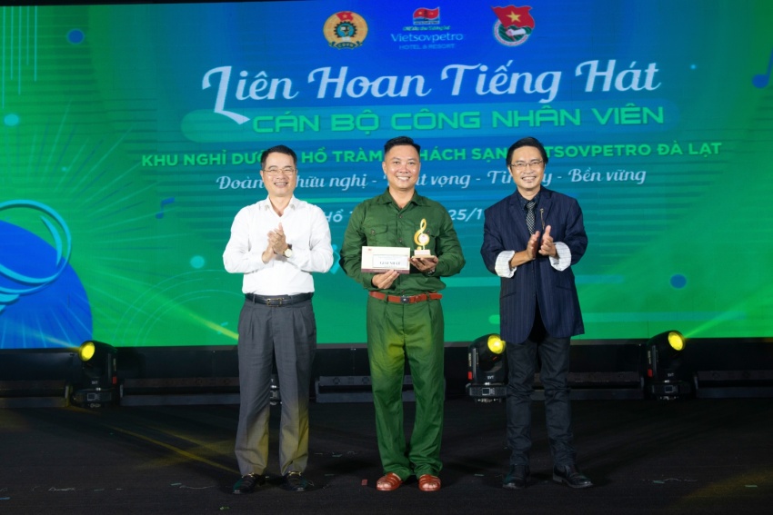 Nối kết cảm xúc, lan tỏa yêu thương – Dấu ấn sẻ chia vì đồng bào vùng lũ Kết nối cảm xúc, lan tỏa yêu thương - Dấu ấn sẻ chia vì đồng bào vùng lũ