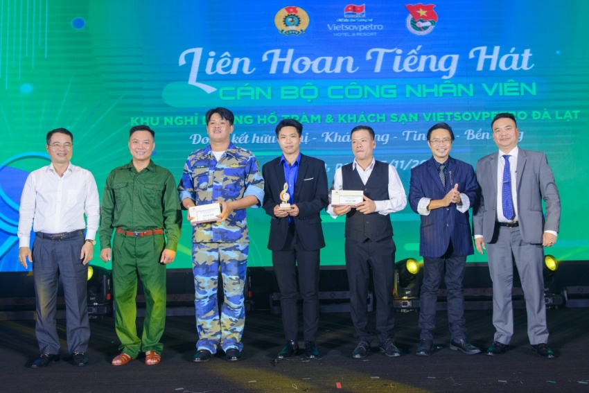 Nối kết cảm xúc, lan tỏa yêu thương – Dấu ấn sẻ chia vì đồng bào vùng lũ Kết nối cảm xúc, lan tỏa yêu thương - Dấu ấn sẻ chia vì đồng bào vùng lũ