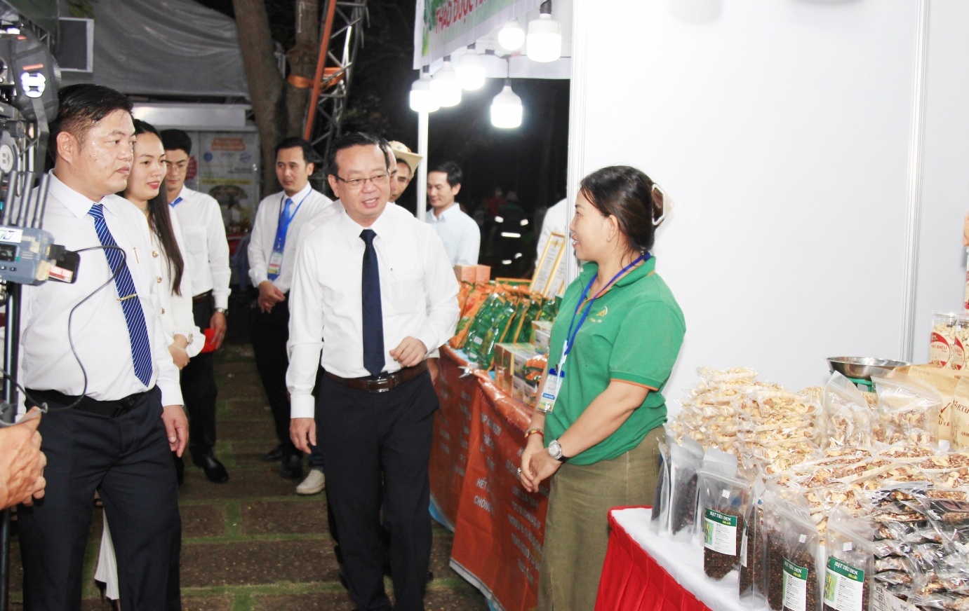 Nâng tầm thương hiệu Việt, hướng về đồng bào miền Trung