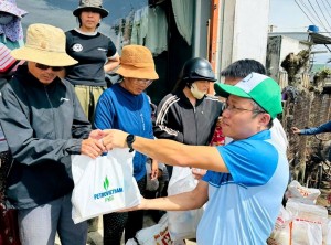 Người lao động PMS trao 100 phần quà hỗ trợ đồng bào vùng lũ