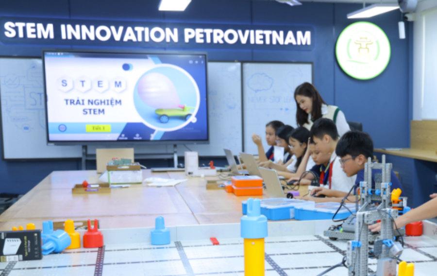 “STEM Innovation Petrovietnam” tiếp sức đam mê nghiên cứu, sáng tạo cho học sinh Cao Bằng “STEM Innovation Petrovietnam” tiếp sức đam mê nghiên cứu sáng tạo cho học sinh Cao Bằng