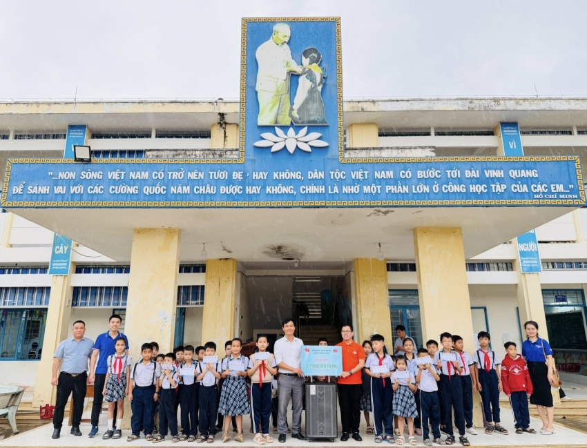 Tuổi trẻ Vietsovpetro hướng về vùng lũ Gia Lai với chương trình “Tiếp bước đến trường” Tuổi trẻ Vietsovpetro hướng về vùng lũ Gia Lai với chương trình “Tiếp bước đến trường”