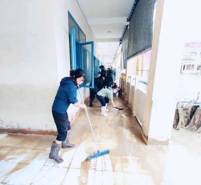 Tuổi trẻ Vietsovpetro hướng về vùng lũ Gia Lai với chương trình “Tiếp bước đến trường” Tuổi trẻ Vietsovpetro hướng về vùng lũ Gia Lai với chương trình “Tiếp bước đến trường”