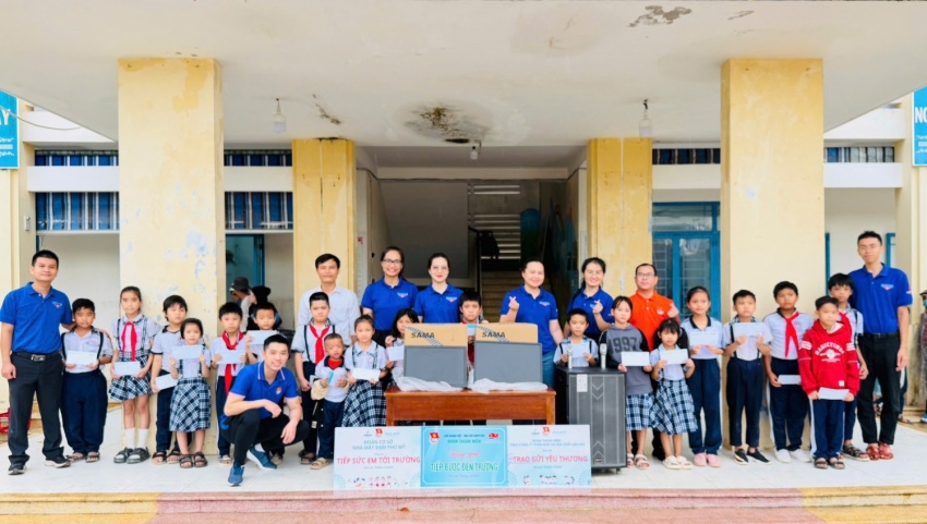 Tuổi trẻ Vietsovpetro hướng về vùng lũ Gia Lai với chương trình “Tiếp bước đến trường” Tuổi trẻ Vietsovpetro hướng về vùng lũ Gia Lai với chương trình “Tiếp bước đến trường”