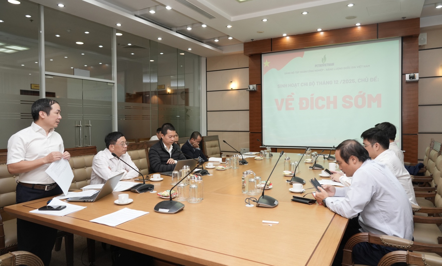 [Chùm ảnh] Đảng bộ BMQL&ĐH Petrovietnam quán triệt tinh thần “Về đích sớm”, hoàn thành xuất sắc nhiệm vụ cả năm 2025