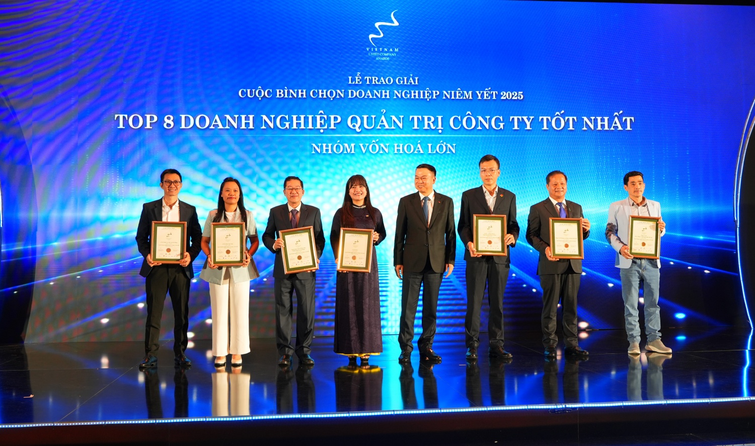 Phân bón Cà Mau lọt Top 8 doanh nghiệp quản trị tốt nhất, giành giải Nhất phát triển bền vững 2025