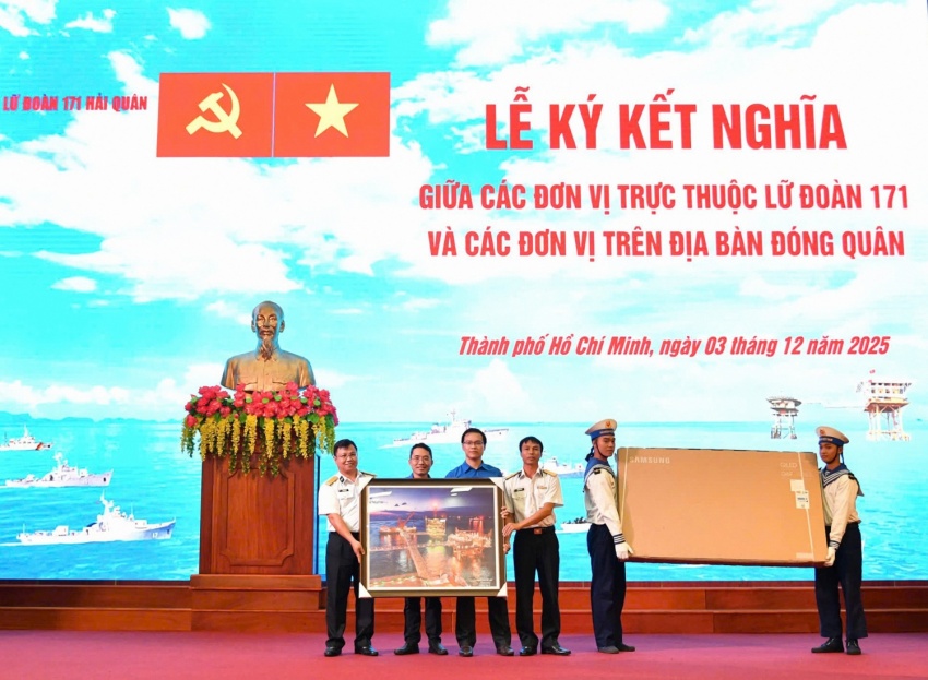 Đoàn Thanh niên Vietsovpetro và XN Xây lắp kết nghĩa với Lữ đoàn 171 Đoàn Thanh niên Vietsovpetro và Xí nghiệp Xây lắp kết nghĩa với Lữ đoàn 171
