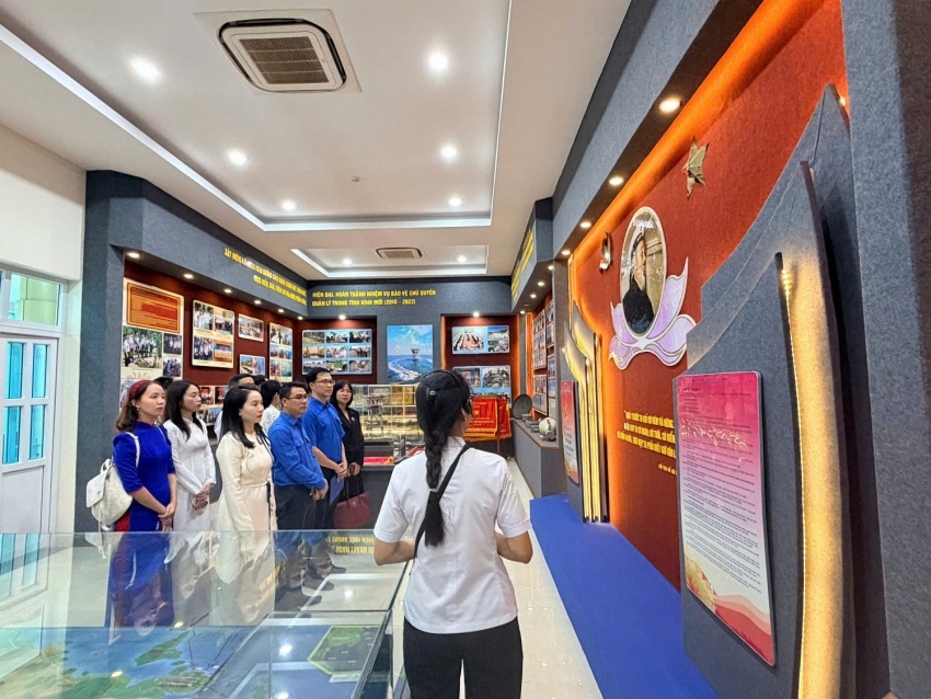 Đoàn Thanh niên Vietsovpetro và XN Xây lắp kết nghĩa với Lữ đoàn 171 Đoàn Thanh niên Vietsovpetro và Xí nghiệp Xây lắp kết nghĩa với Lữ đoàn 171