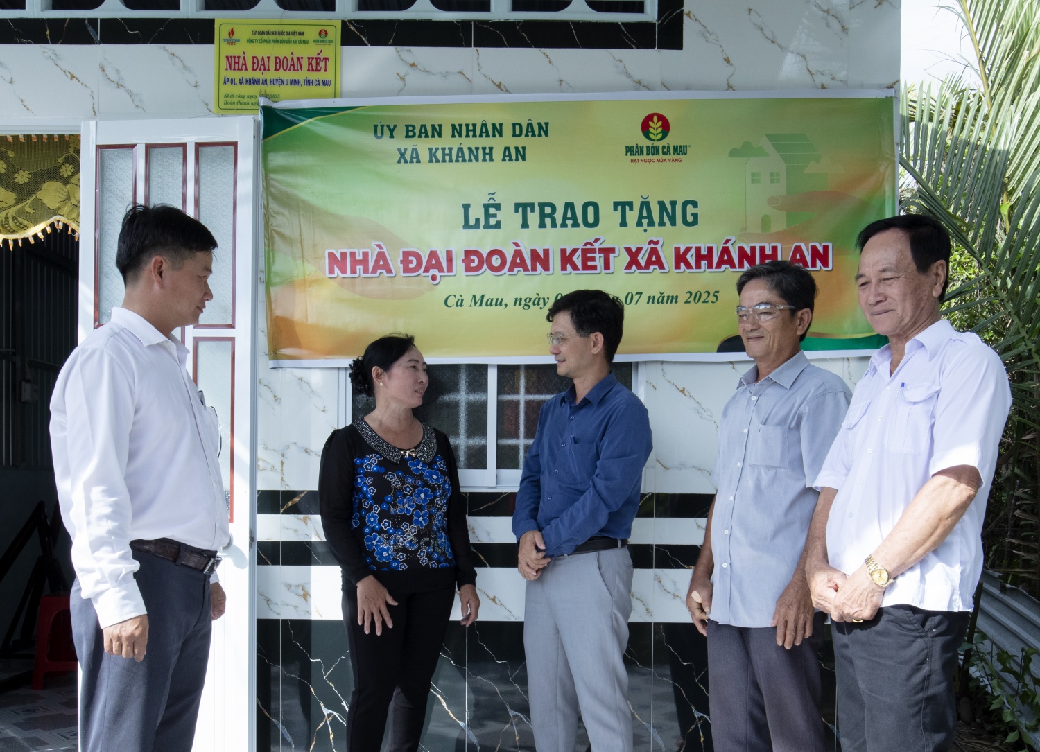 Phân Bón Cà Mau: Chung tay san sẻ với đồng bào vùng bão lũ