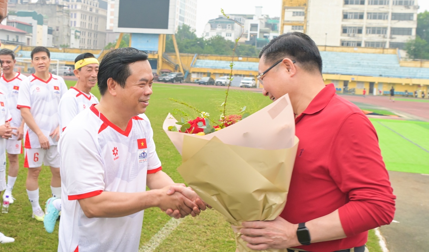 Giao hữu bóng đá Petrovietnam – Quốc hội: Rèn luyện thể thao, lan tỏa tinh thần đoàn kết