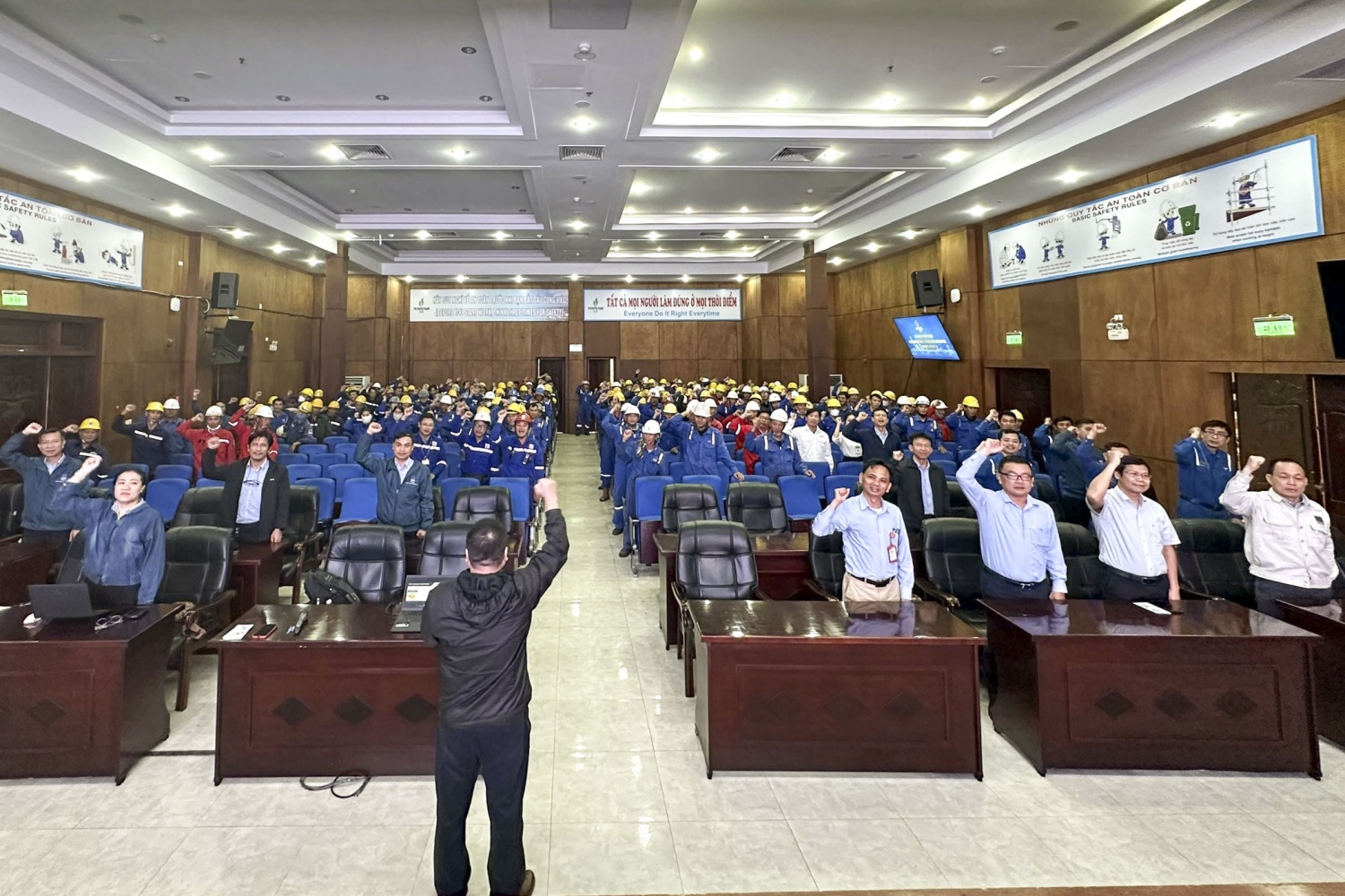 Tăng cường văn hóa an toàn tại BSR: Cam kết tuân thủ quy trình và thực thi kỷ luật ngay từ đầu Tăng cường văn hóa an toàn tại BSR: Cam kết tuân thủ quy trình và thực thi kỷ luật ngay từ đầu