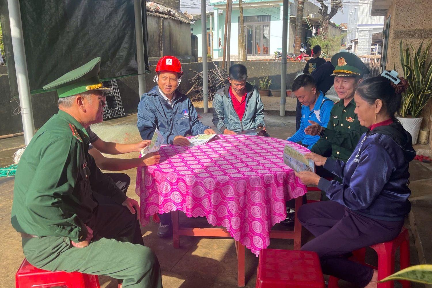 BSR tổ chức tuyên truyền đảm bảo an ninh, an toàn NMLD Dung Quất cho người dân tại Quảng Ngãi