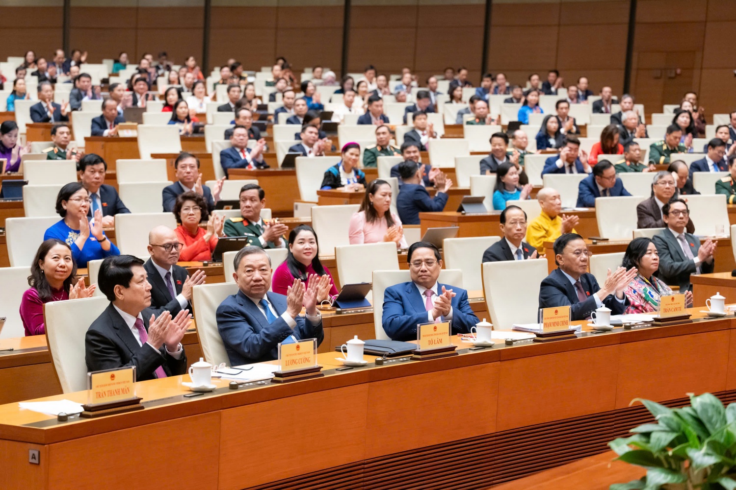 Thông qua Nghị quyết Kỳ họp thứ 10, Quốc hội khóa XV