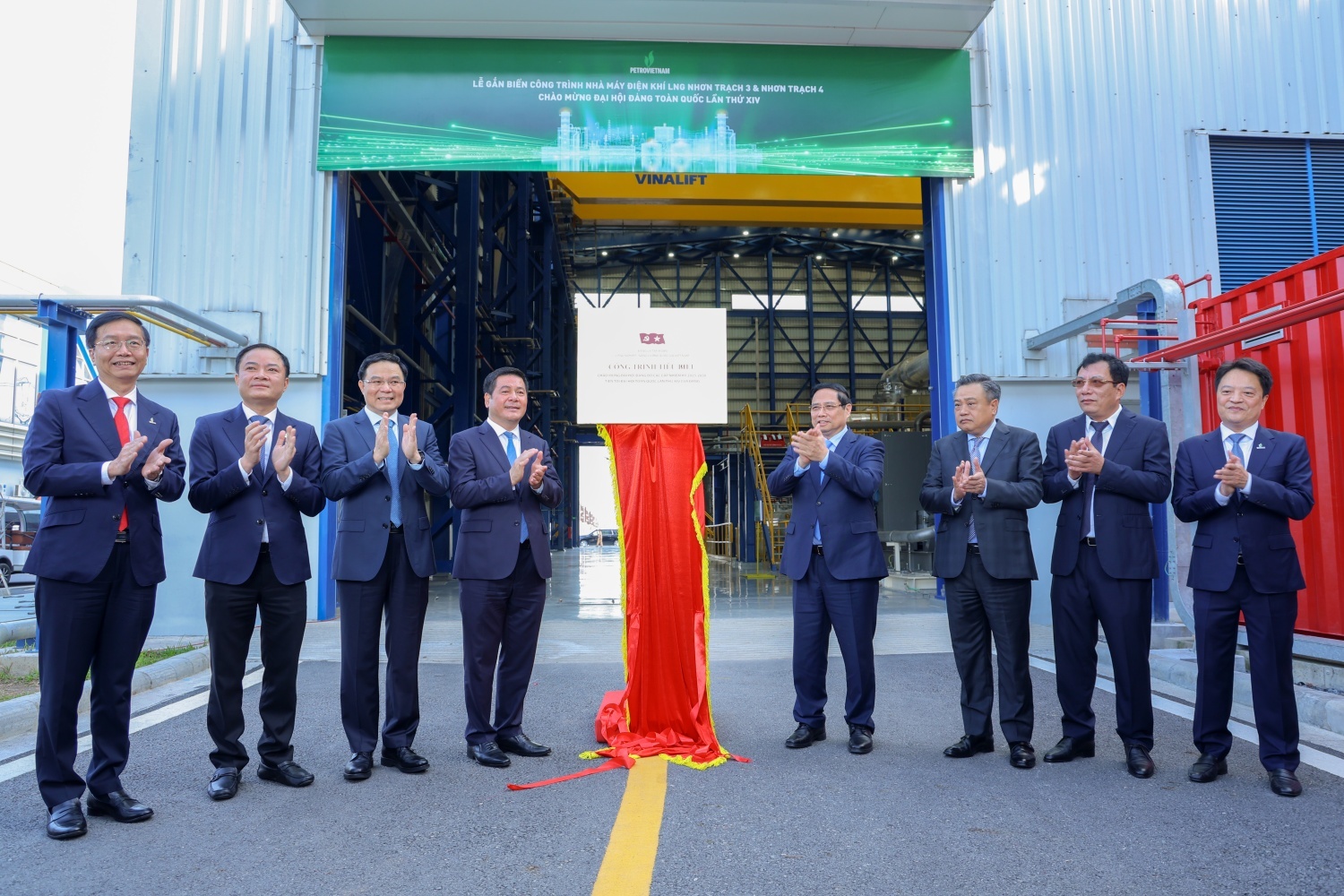 Nhà máy điện Nhơn Trạch 3&4 - Minh chứng sinh động cho bản lĩnh, năng lực tổ chức, điều hành và tinh thần vượt khó của Petrovietnam Nhà máy điện Nhơn Trạch 3&4 - Minh chứng sinh động cho bản lĩnh, năng lực tổ chức, điều hành và tinh thần vượt khó của Petrovietnam