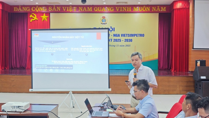 Bác sĩ CKI. Nguyễn Quốc Bảo, Trung tâm Y tế Vietsovpetro trong phần trình bày tham luận tại Hội nghị