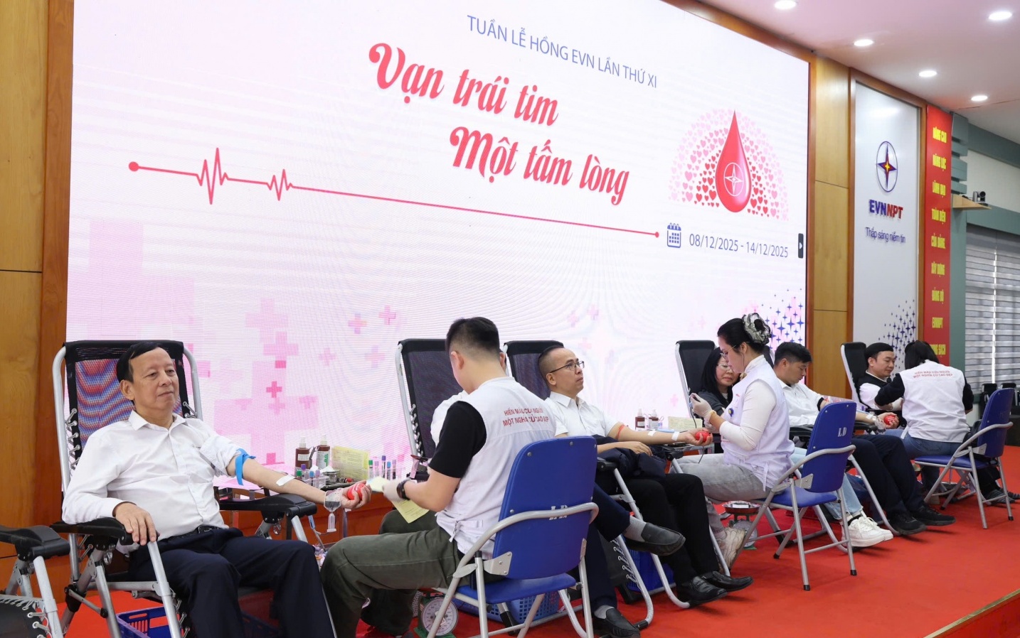 EVNNPT lan tỏa tinh thần nhân ái qua Tuần lễ hồng EVN lần thứ XI