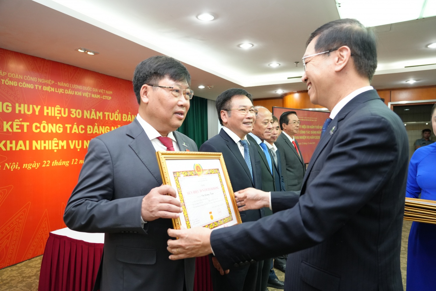 PV Power tổ chức Lễ trao Huy hiệu 30 năm tuổi Đảng cho các đảng viên