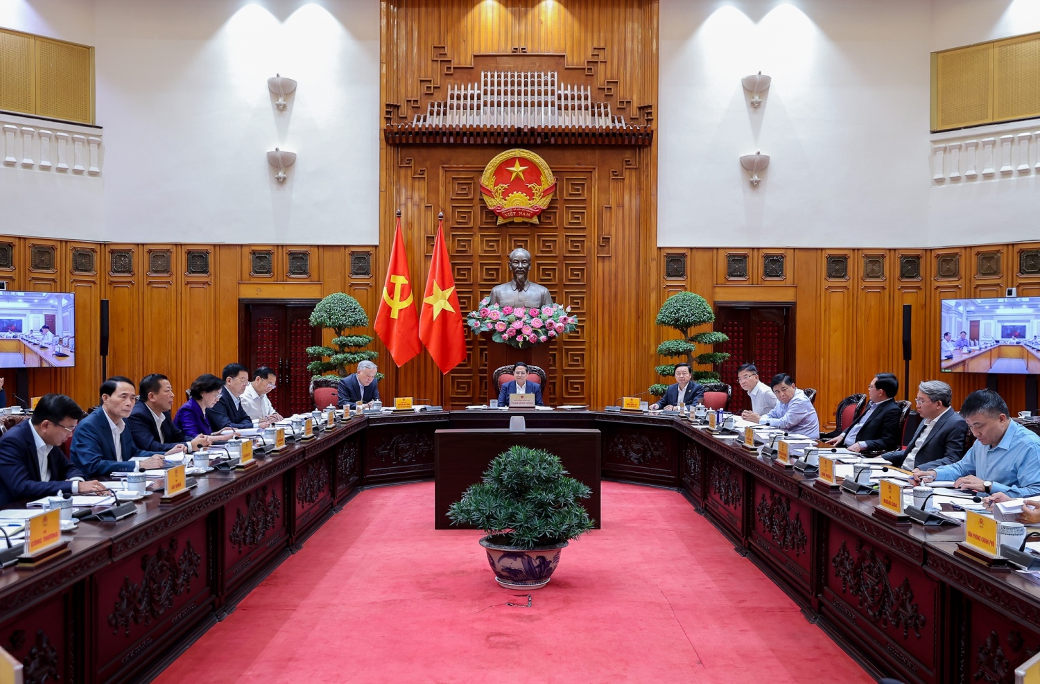 Tăng tốc triển khai các dự án đường sắt và điện hạt nhân Ninh Thuận 1