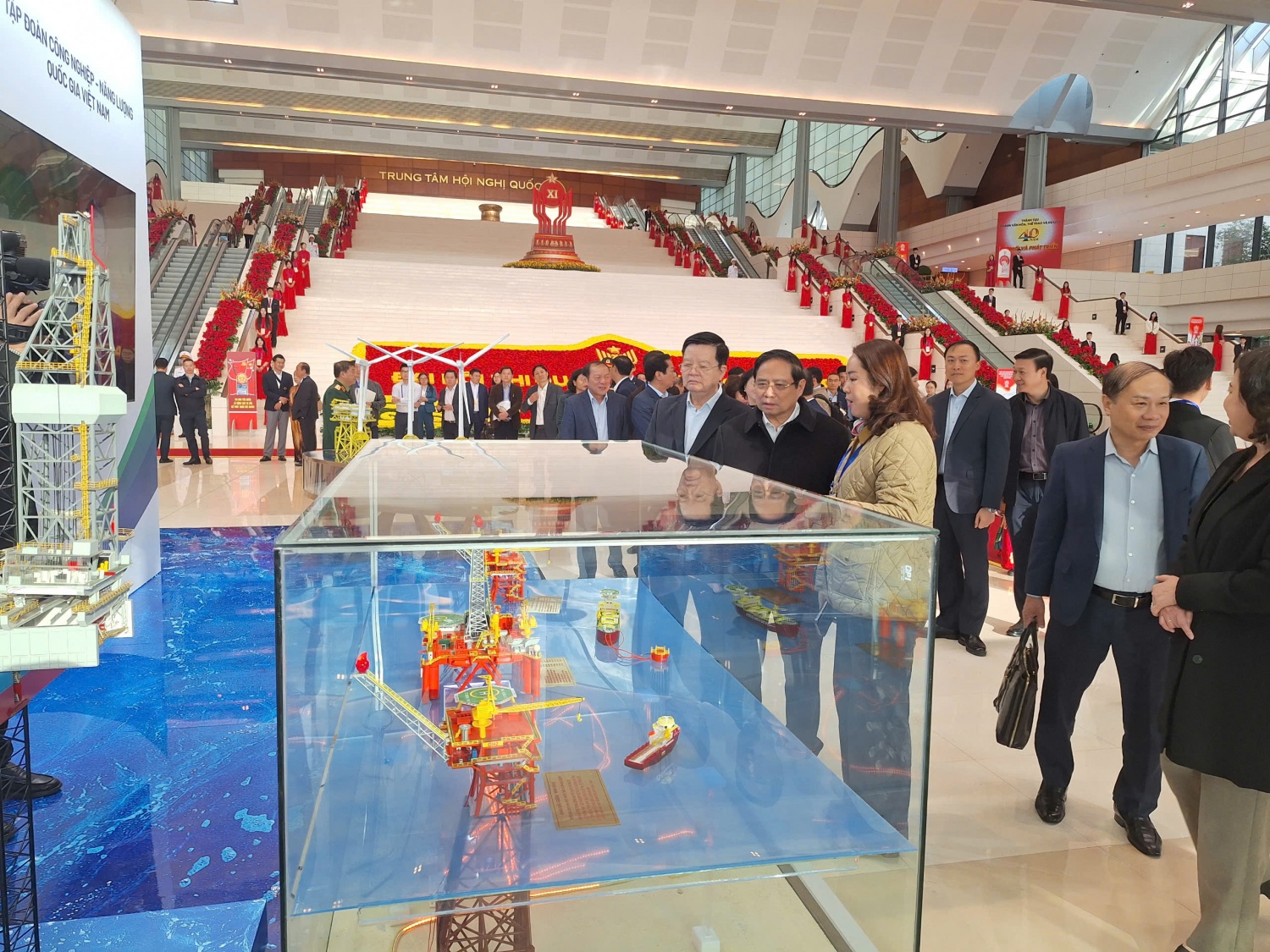 Thủ tướng kiểm tra công tác chuẩn bị Đại hội Thi đua yêu nước toàn quốc lần thứ XI