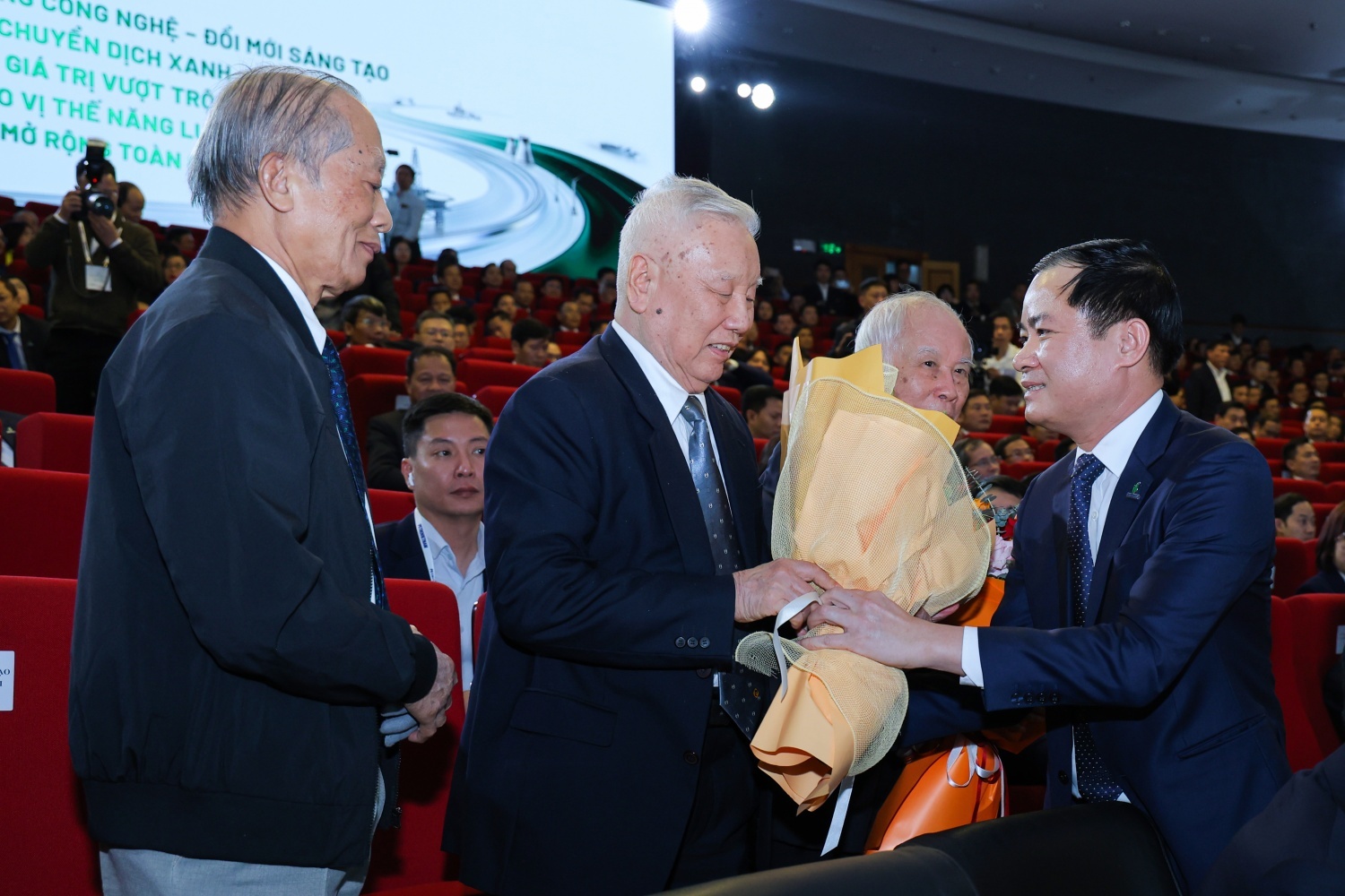 Một năm đầy thử thách và chặng đường mới của Petrovietnam