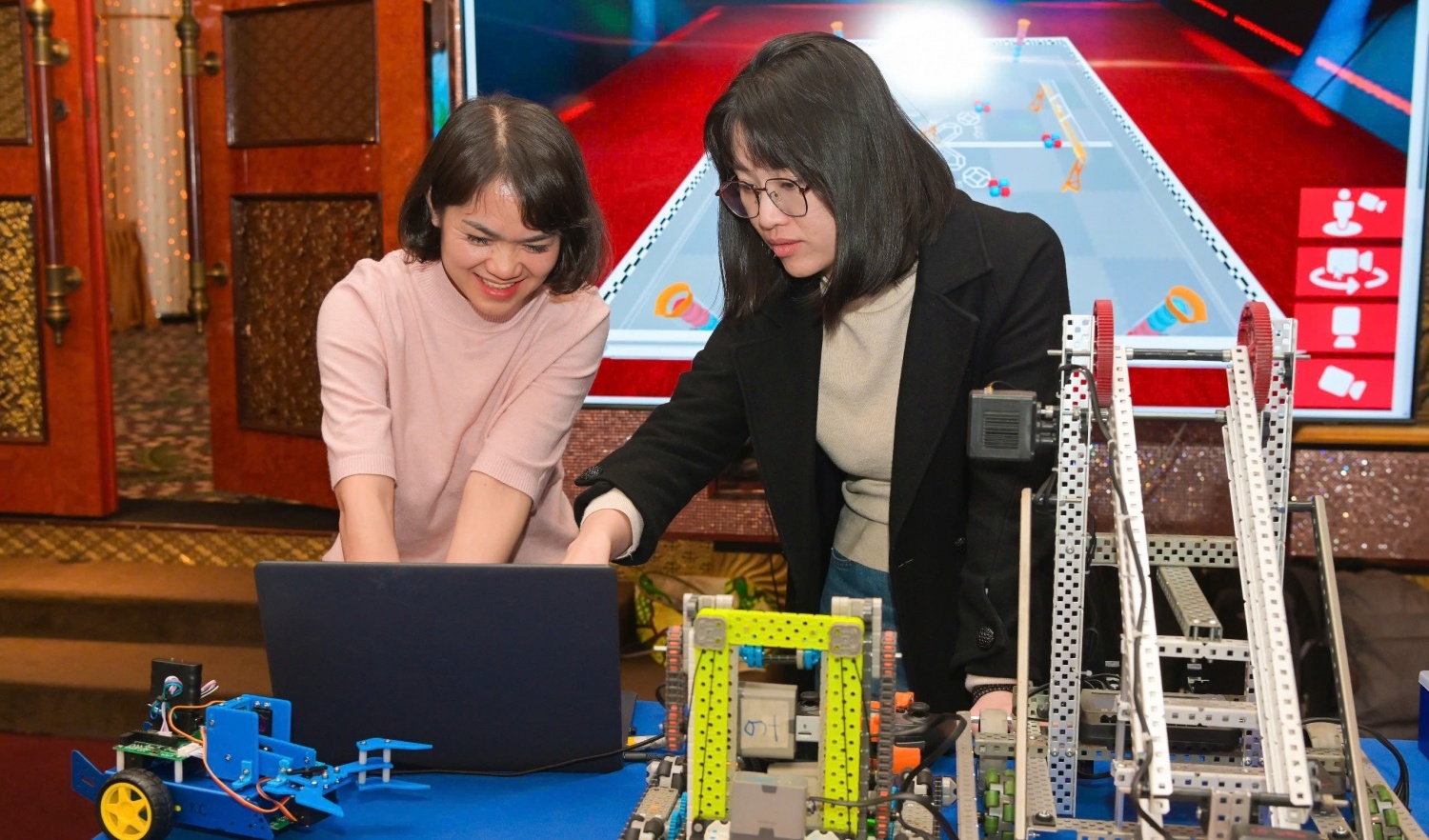 Giáo viên khu vực phía Bắc tham gia tập huấn vận hành phòng STEM Innovation Petrovietnam