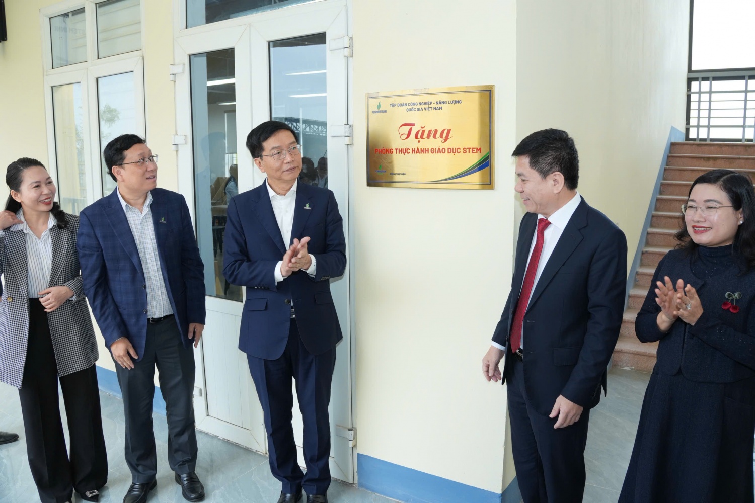 [Chùm ảnh] Petrovietnam khánh thành 3 phòng STEM tại Nghệ An và Hà Tĩnh